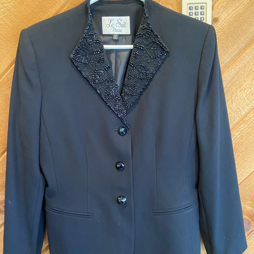 Le Suit Women's Elegant Black Blazer with Embellished Collar